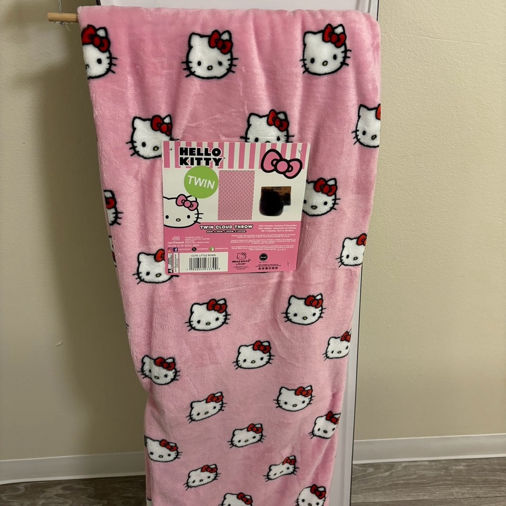 Hello kitty blanket